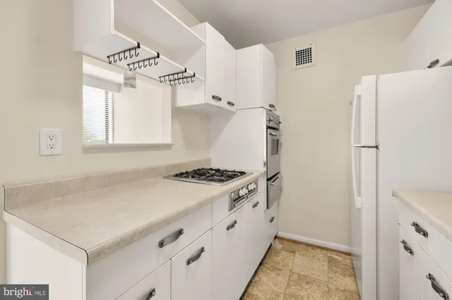 $300,000 | 4390 Lorcom Lane, Unit 503, Arlington, VA 22207