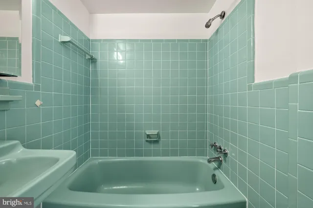 $300,000 | 4390 Lorcom Lane, Unit 503, Arlington, VA 22207