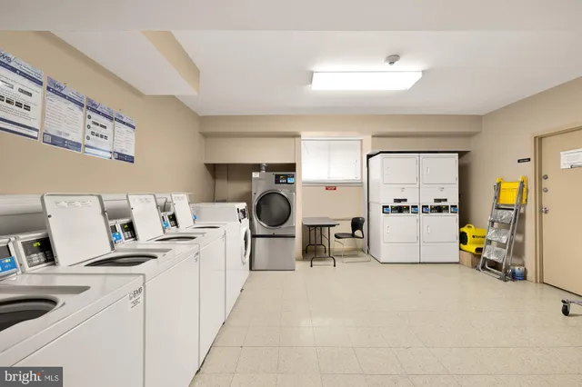 $300,000 | 4390 Lorcom Lane, Unit 503, Arlington, VA 22207