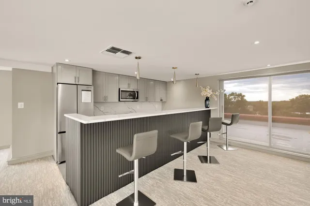 $300,000 | 4390 Lorcom Lane, Unit 503, Arlington, VA 22207