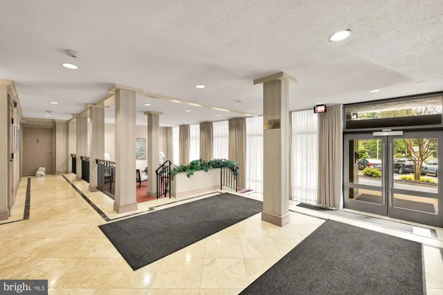 $300,000 | 4390 Lorcom Lane, Unit 503, Arlington, VA 22207