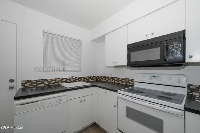 $899 | 2049 West Hayward Avenue, Unit 3, Phoenix, AZ 85021