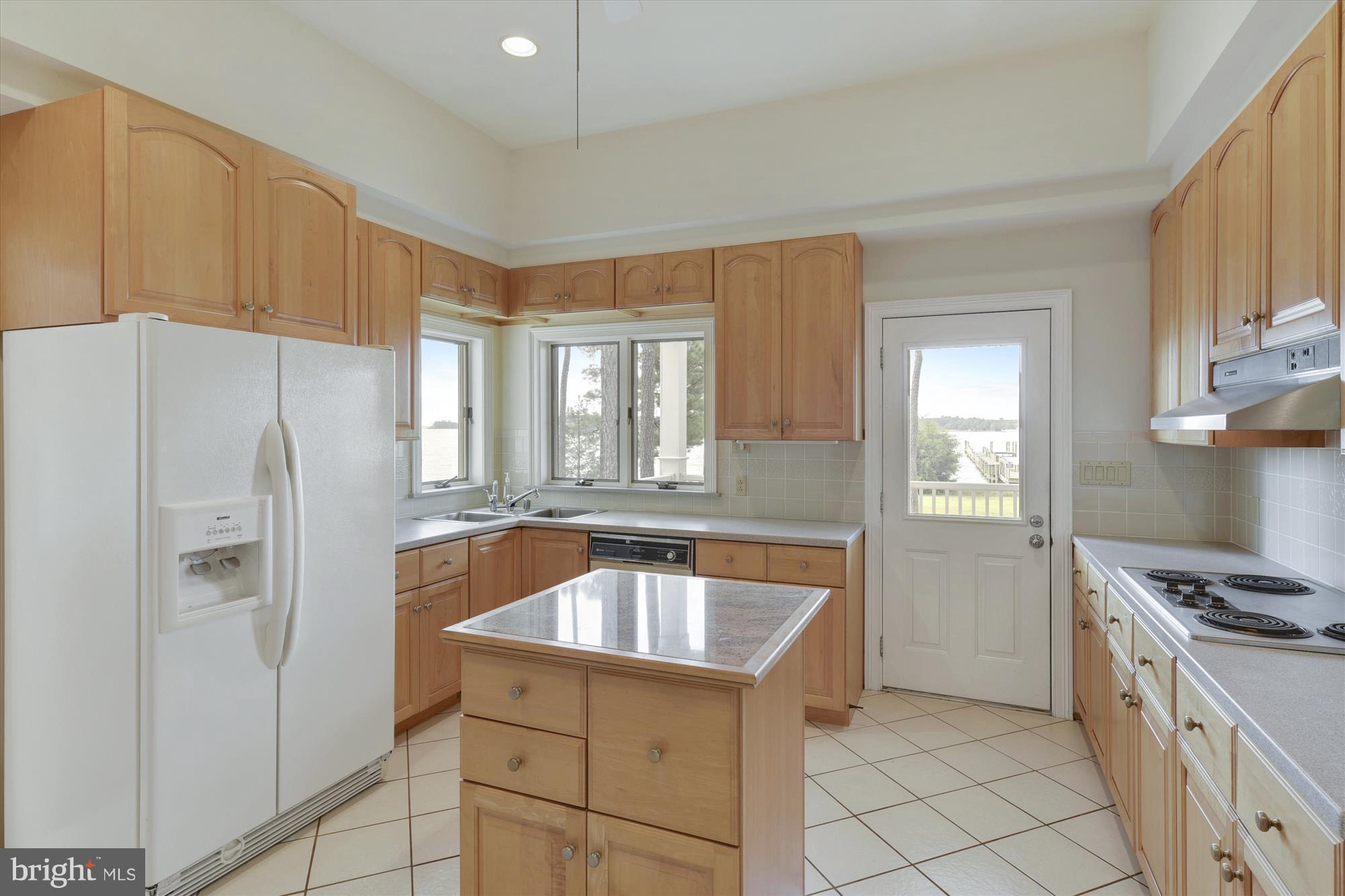 5442 Cassons Neck Road Cambridge, MD 21613 - Photo 6 of 30 Kitchen