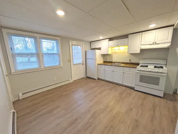 $1,895 | 3 South Shore Road, Unit 6, Salem, NH 03079