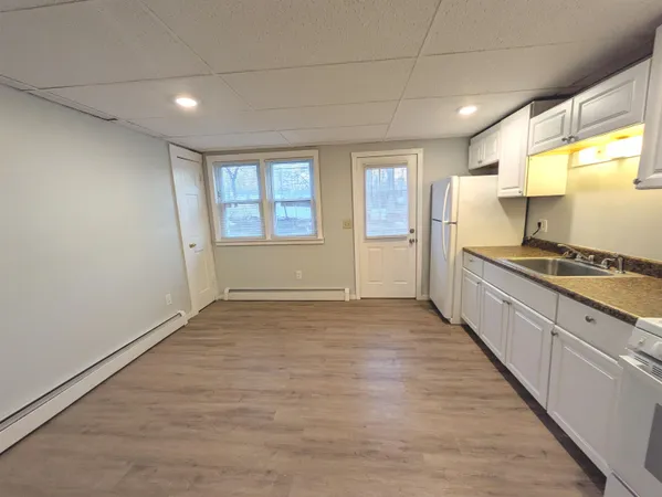 $1,895 | 3 South Shore Road, Unit 6, Salem, NH 03079