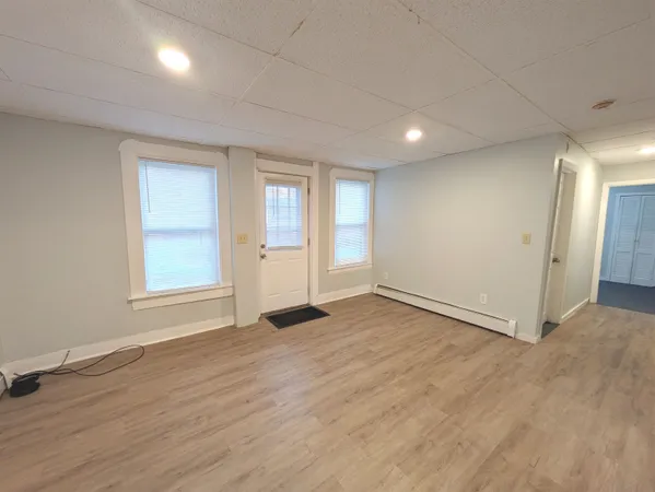 $1,895 | 3 South Shore Road, Unit 6, Salem, NH 03079