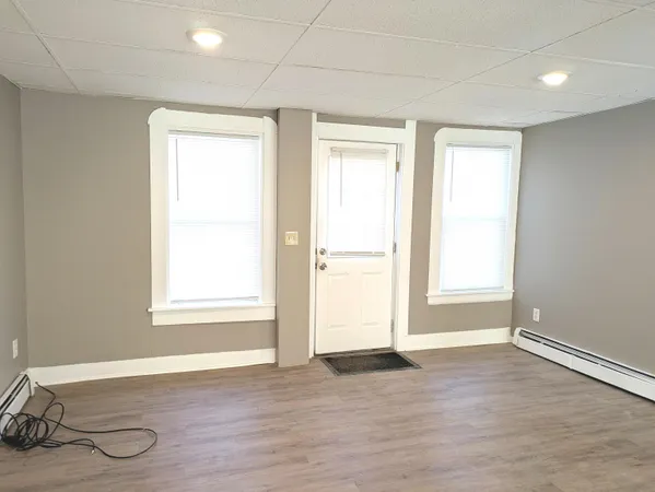 $1,895 | 3 South Shore Road, Unit 6, Salem, NH 03079