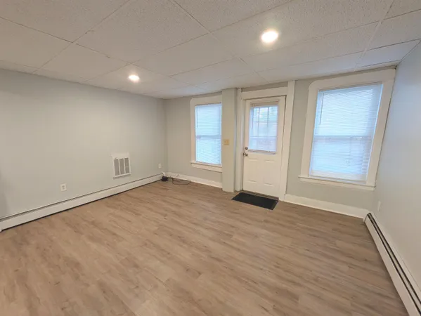 $1,895 | 3 South Shore Road, Unit 6, Salem, NH 03079