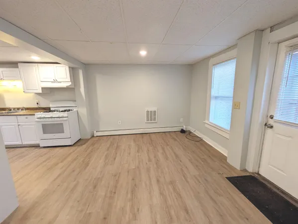 $1,895 | 3 South Shore Road, Unit 6, Salem, NH 03079