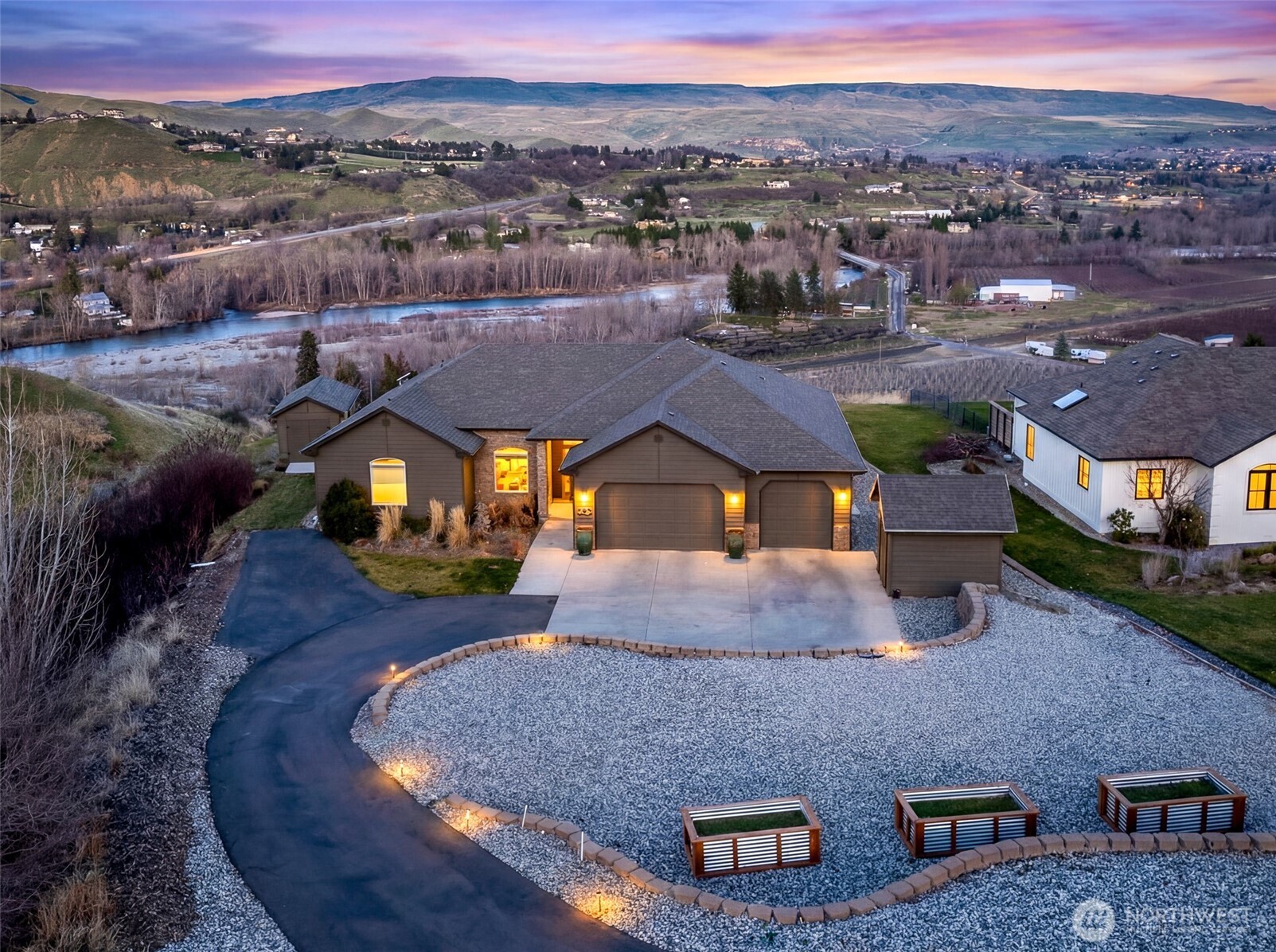 3045 Eastview Lane Wenatchee, WA 98801 - Photo 5 of 40