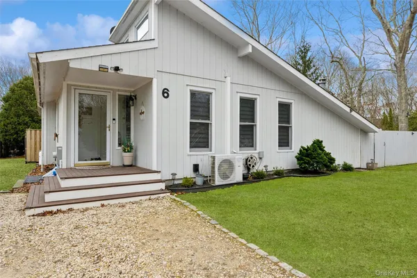 $1,399,000 | 6 Montauk Boulevard, East Hampton, NY 11937