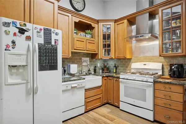 $1,349,000 | 6 Montauk Boulevard, East Hampton, NY 11937