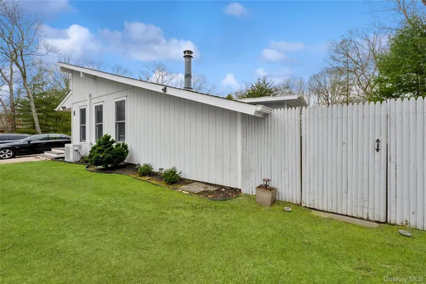 $1,349,000 | 6 Montauk Boulevard, East Hampton, NY 11937