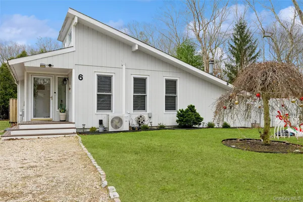 $1,349,000 | 6 Montauk Boulevard, East Hampton, NY 11937