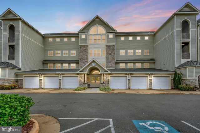 $2,750 | 1641 Ladue Court, Unit 203, Woodbridge, VA 22191