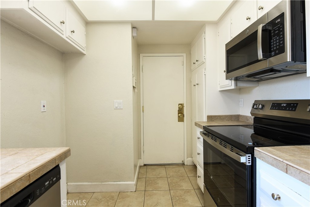 5468 Apricot Lane Riverside, CA 92506 - Photo 8 of 23 Gallery Image 8