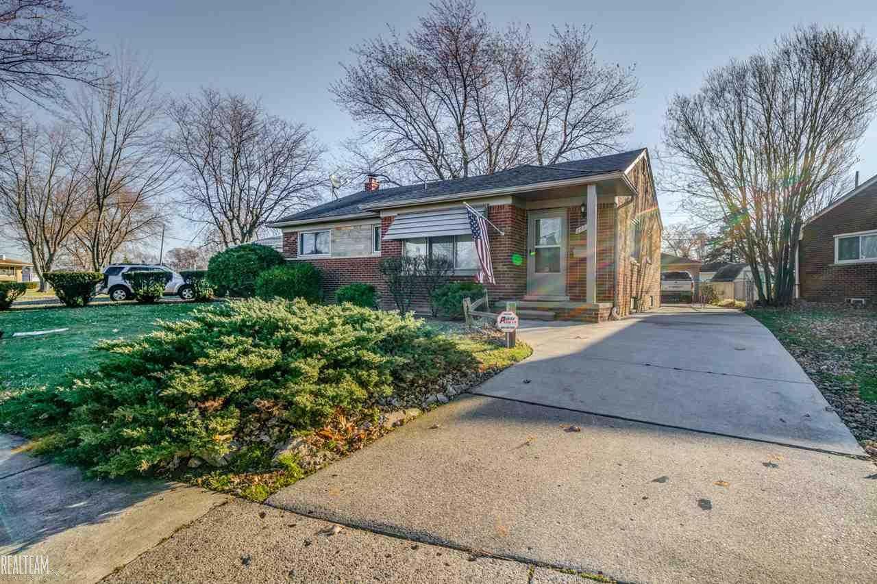 24814 Ridgecroft Avenue Eastpointe, MI 48021 - Photo 27 of 28 31336529-37.JPG