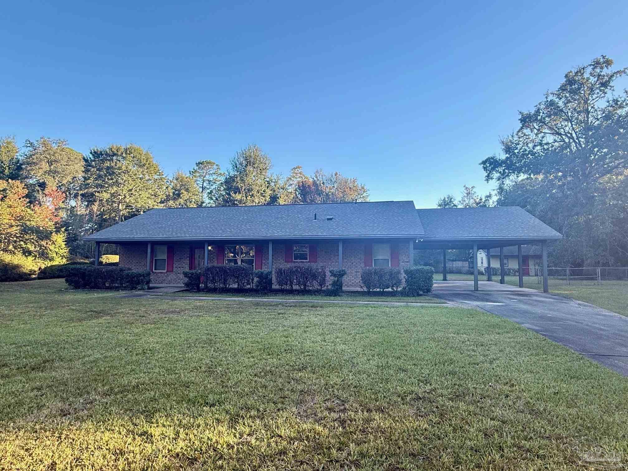 a view of a house with a yard