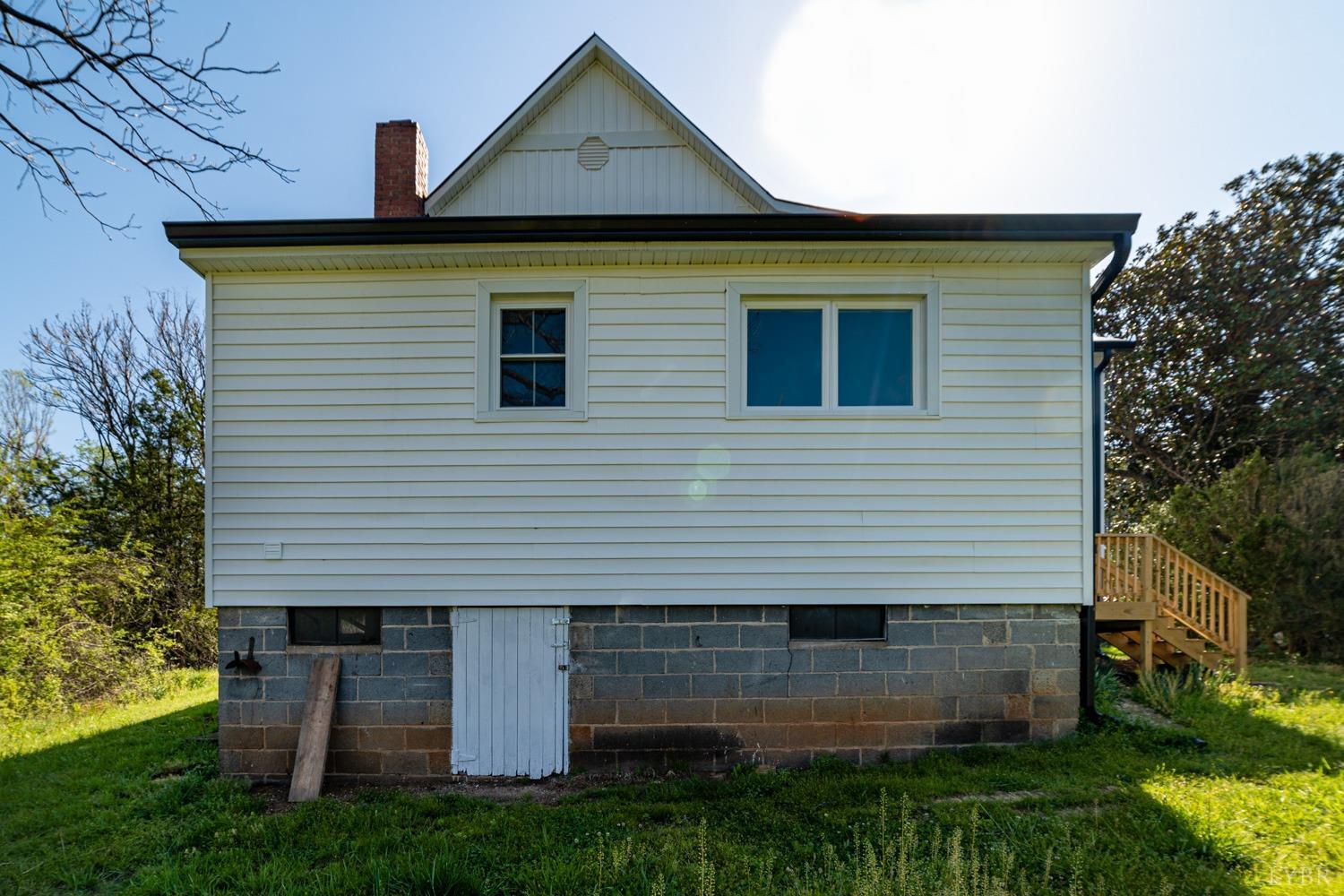 237 Lexington Turnpike Amherst, VA 24521 - Photo 6 of 56 a front view of a house with a yard