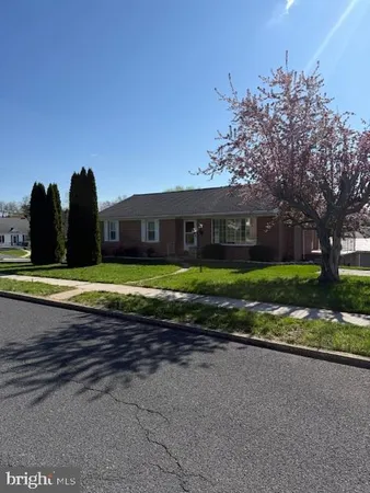 $1,800 | 705 Fairview Avenue, Waynesboro, PA 17268