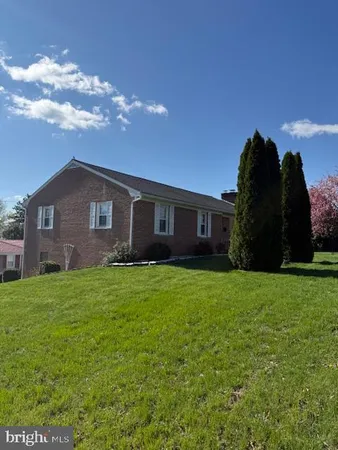 $1,800 | 705 Fairview Avenue, Waynesboro, PA 17268
