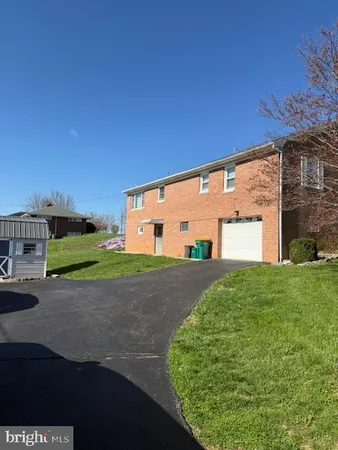 $1,800 | 705 Fairview Avenue, Waynesboro, PA 17268