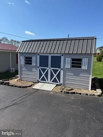 $1,800 | 705 Fairview Avenue, Waynesboro, PA 17268