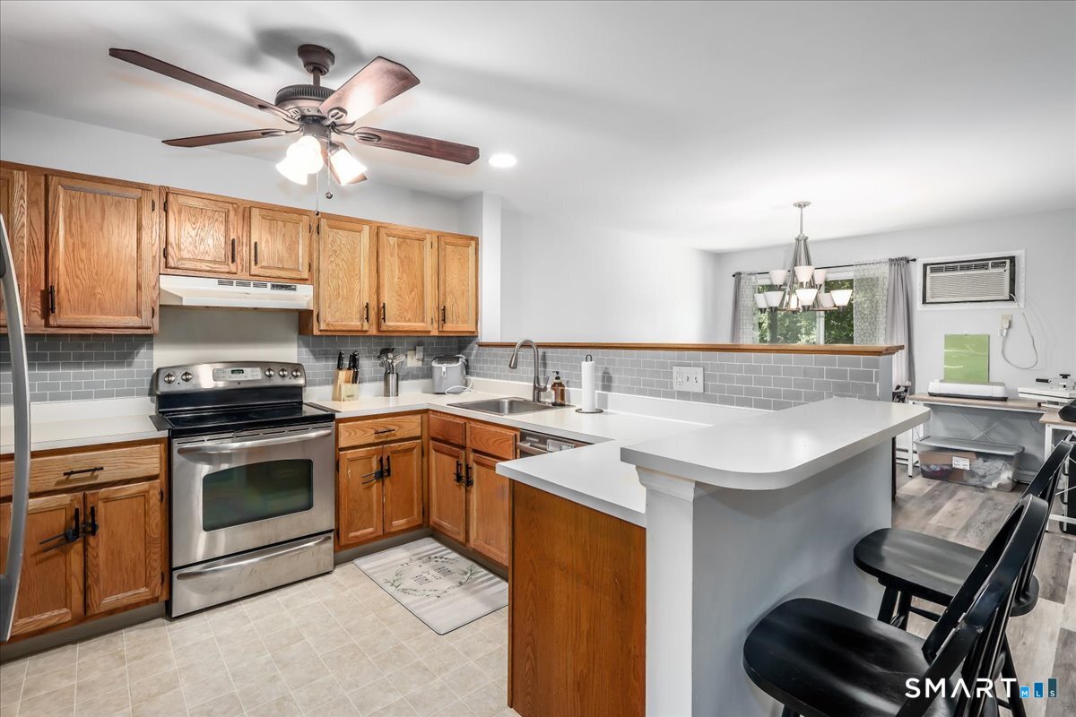 136 Pembroke Road, Unit 650 Danbury, CT 06811 - Photo 4 of 26
