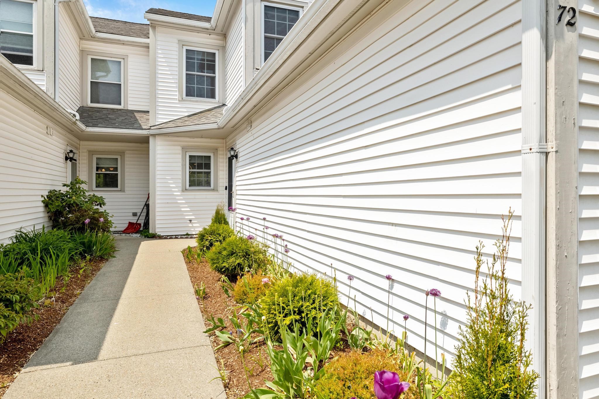 72 Saybrook Road Essex Junction, VT 05452 - Photo 3 of 40