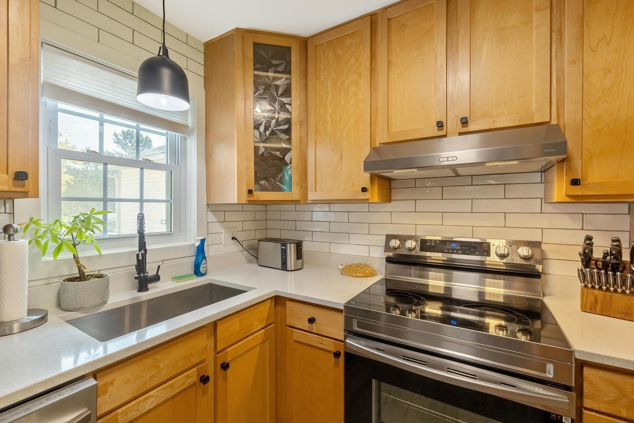 72 Saybrook Road Essex Junction, VT 05452 - Photo 7 of 40