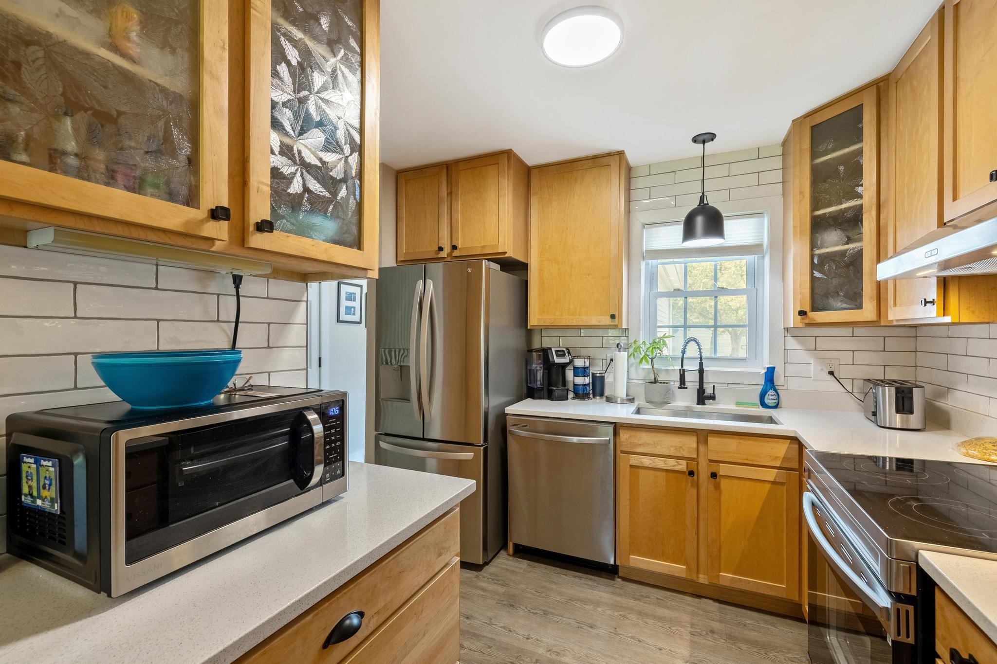 72 Saybrook Road Essex Junction, VT 05452 - Photo 8 of 40