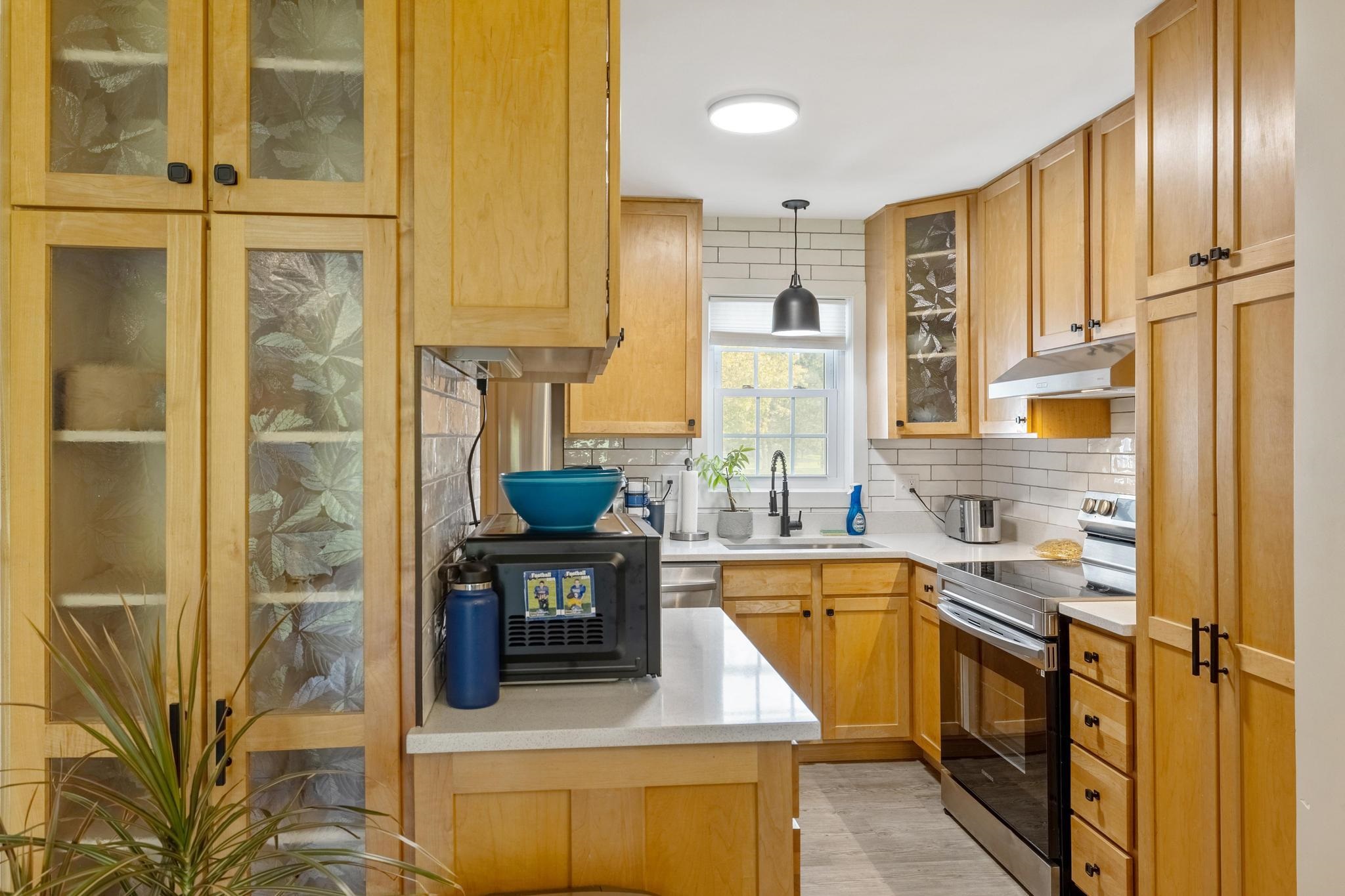 72 Saybrook Road Essex Junction, VT 05452 - Photo 9 of 40