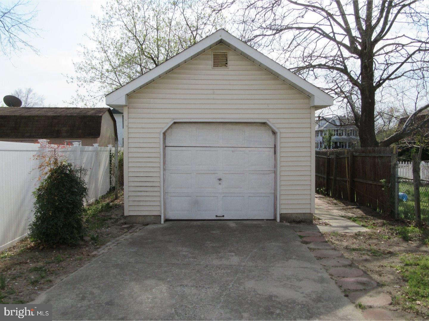 402 Delaware Avenue Riverside, NJ 08075 - Photo 3 of 17
