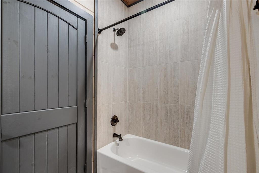 288 Rambling Creek Way, Unit LOT 79R Sevierville, TN 37862 - Photo 36 of 40 a bathroom with a shower and a tub