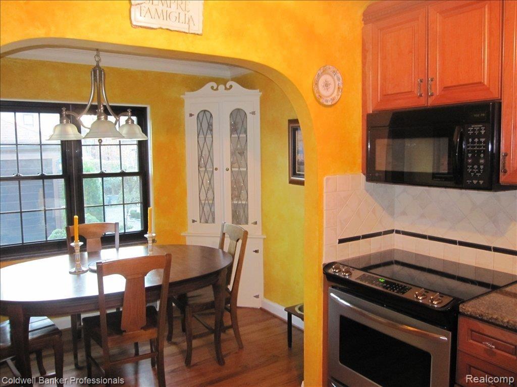 339 Merriweather Road Grosse Pointe, MI 48236 - Photo 15 of 25 Breakfast Room