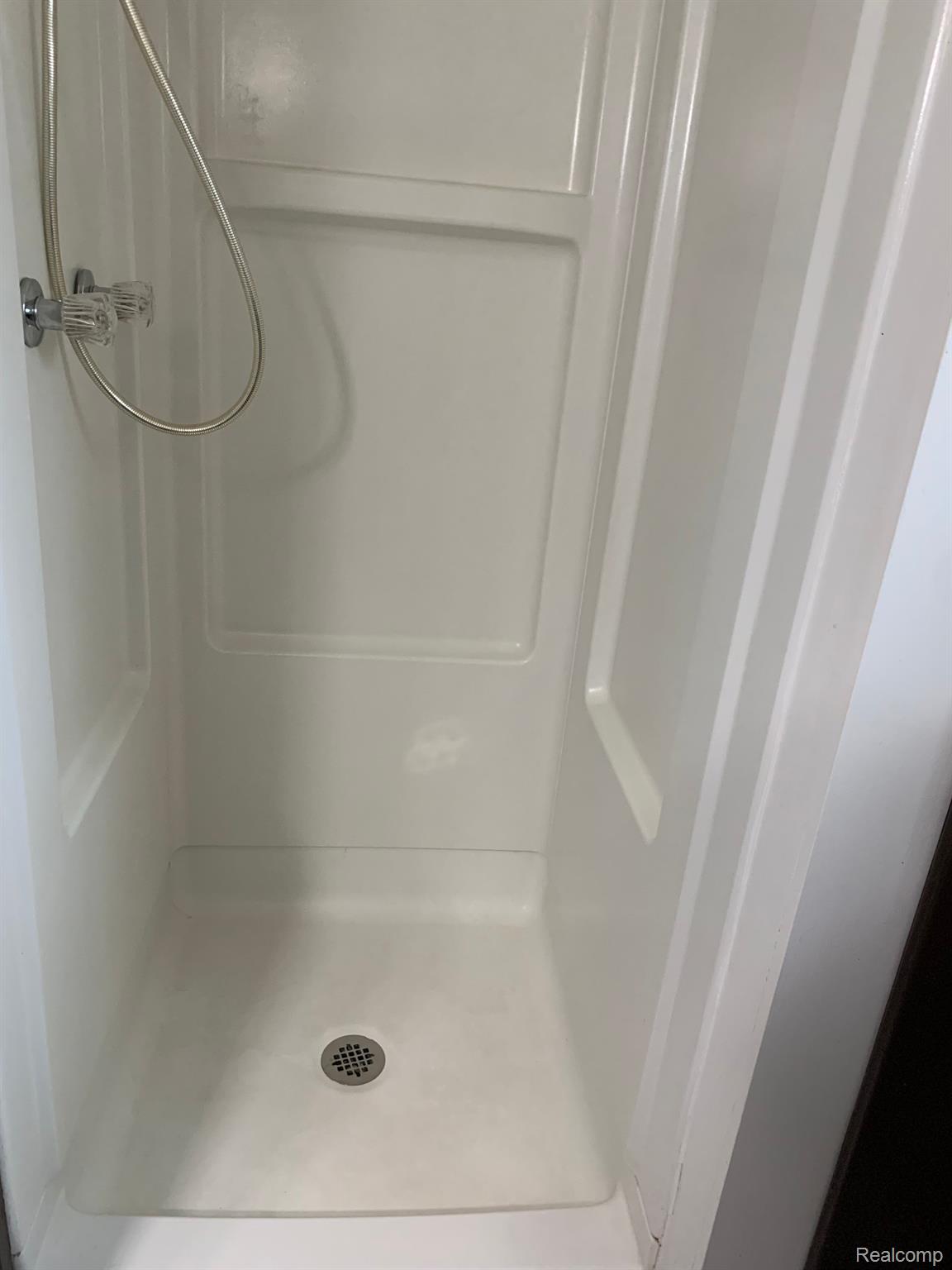 25389 Meridian Road Grosse Ile, MI 48138 - Photo 27 of 41 Updated Main Floor Bath