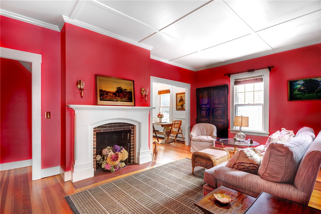 24 Hunter Avenue Newport, RI 02840 - Photo 11 of 32