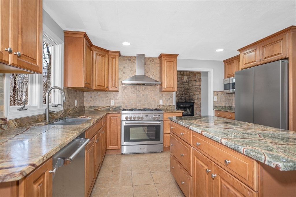 255 Hay Meadow Road North Andover, MA 01845 - Photo 11 of 39