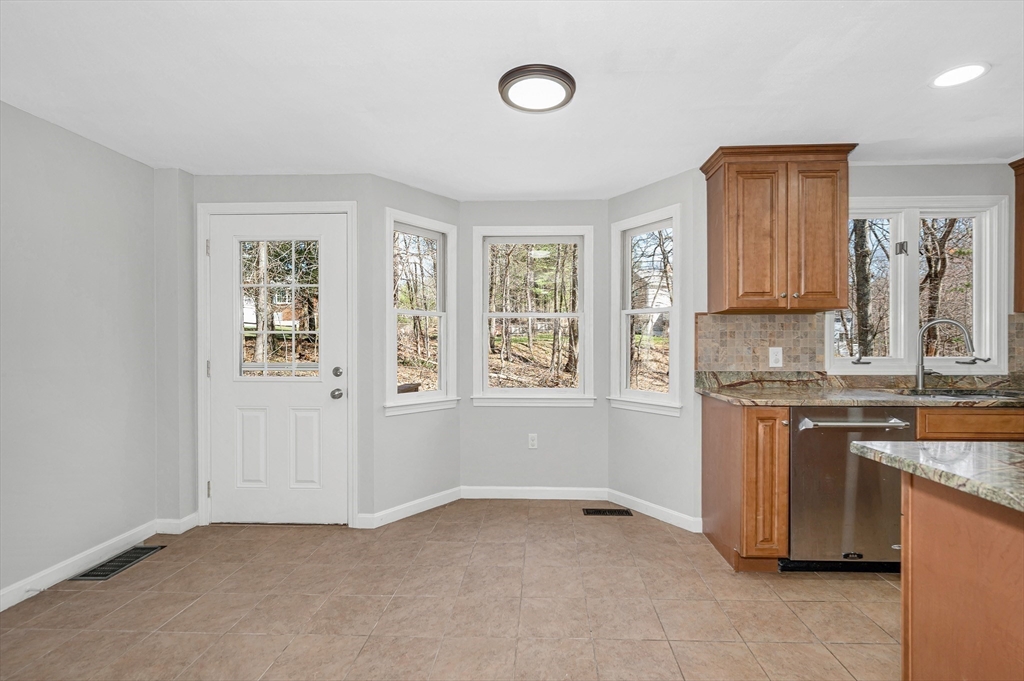 255 Hay Meadow Road North Andover, MA 01845 - Photo 12 of 39