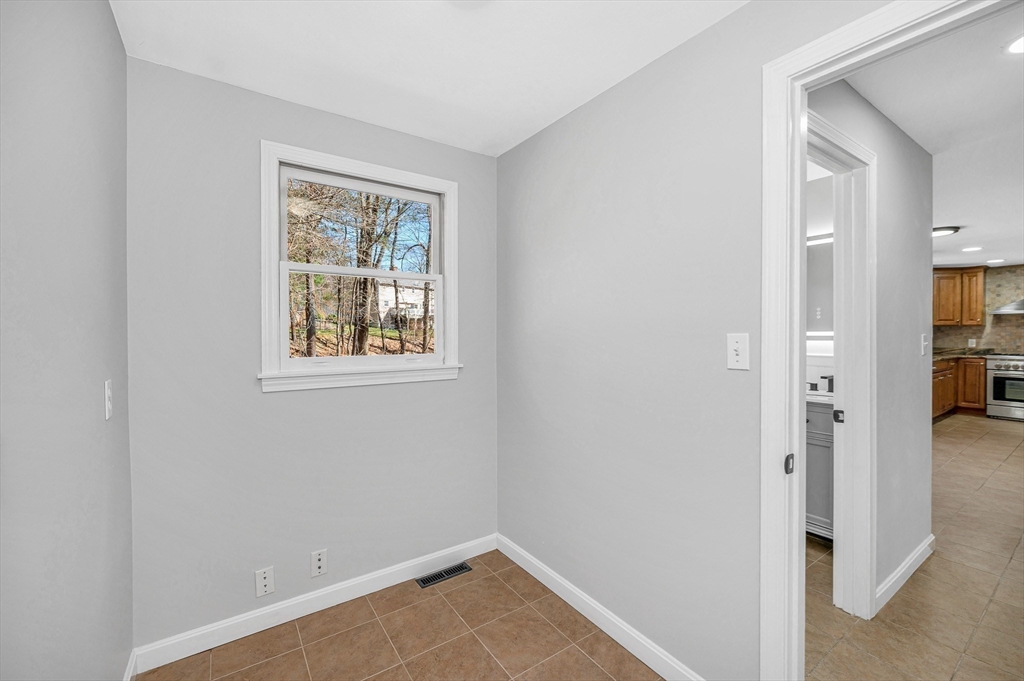 255 Hay Meadow Road North Andover, MA 01845 - Photo 14 of 39
