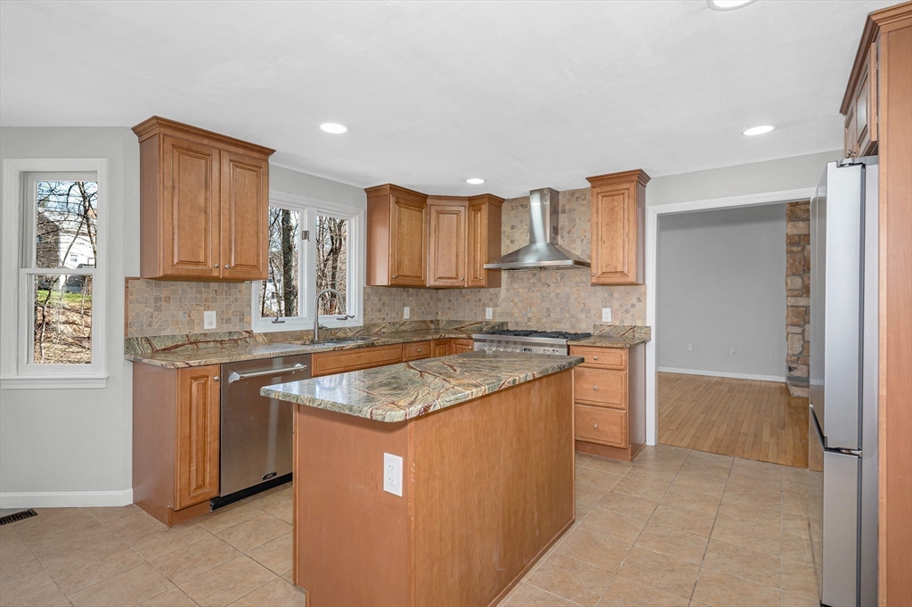 255 Hay Meadow Road North Andover, MA 01845 - Photo 8 of 39