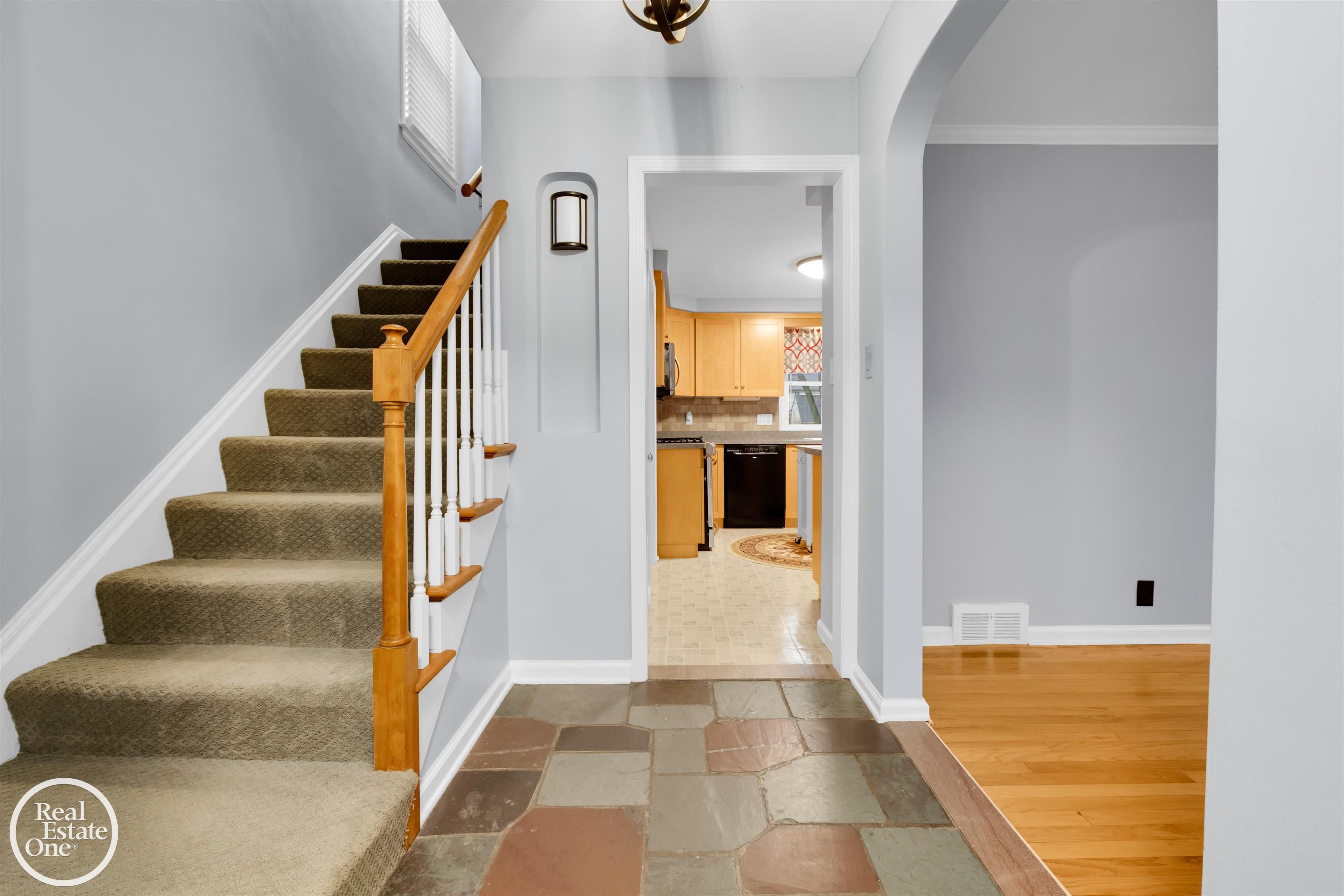 1989 Littlestone Road Grosse Pointe Woods, MI 48236 - Photo 5 of 29