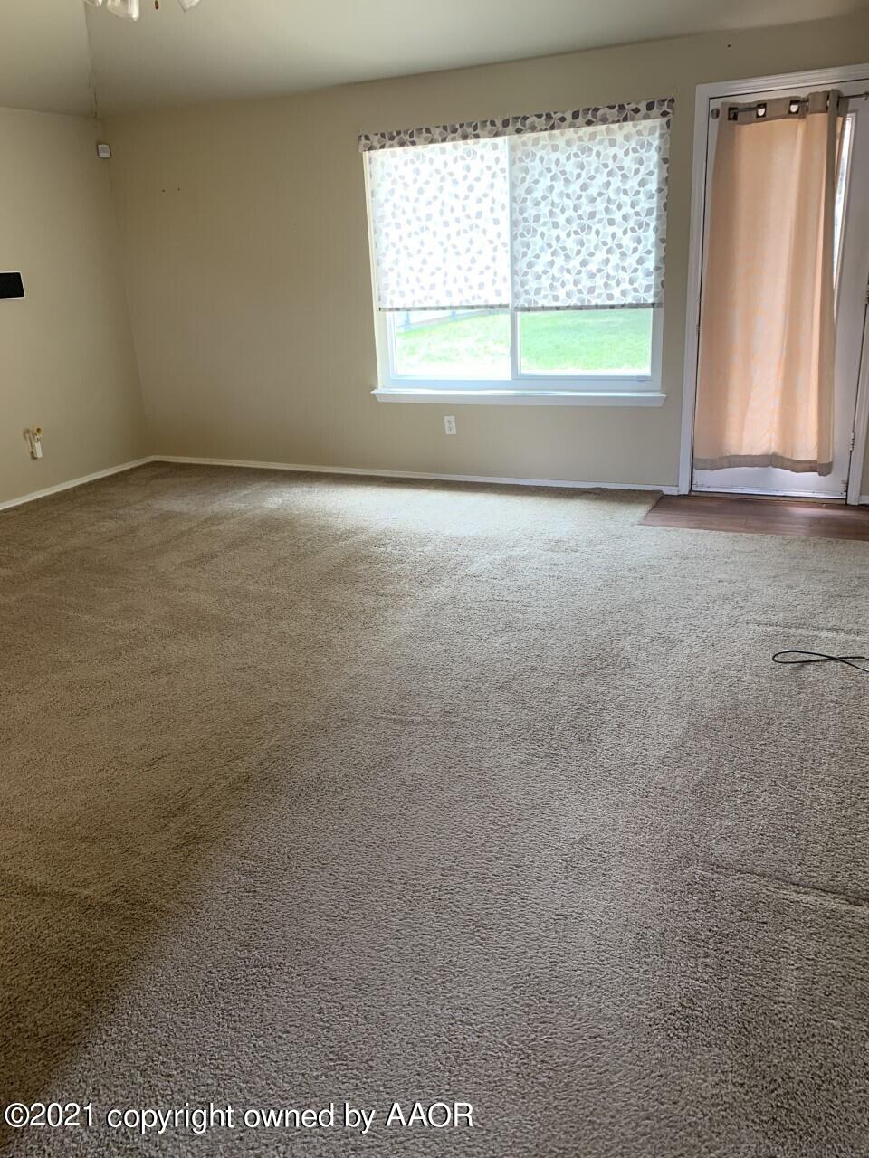 1149 Shasta Drive Amarillo, TX 79110 - Photo 6 of 13 Shasta Living Room