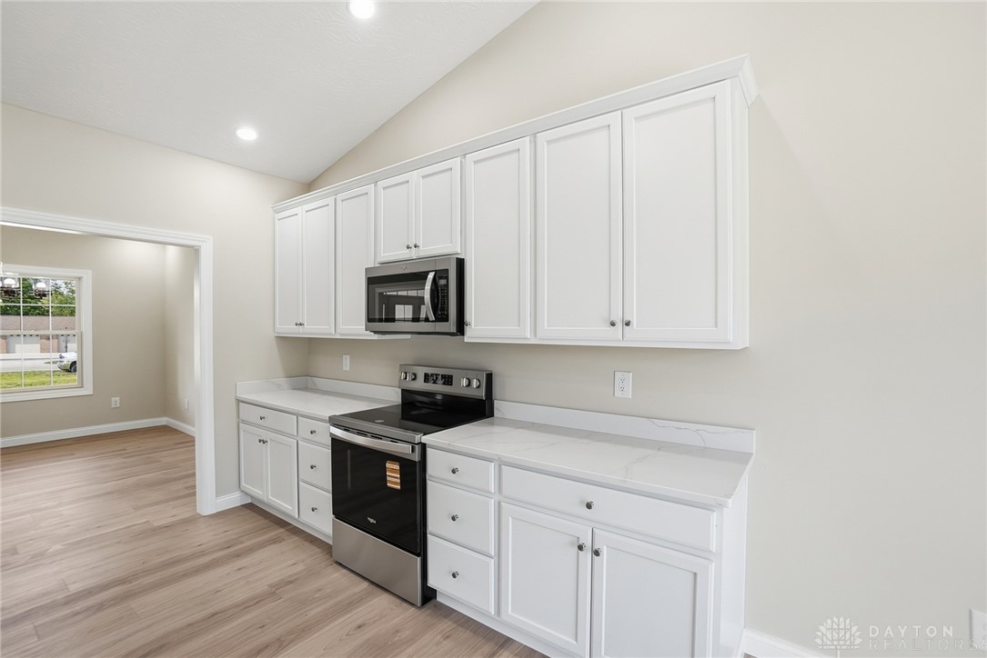 4600 Beal Road Franklin, OH 45005 - Photo 10 of 42 This bright kitchen features vaulted ceilings and modern appliances, creating a spacious and inviting atmosphere.