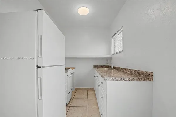 $1,700 | 225 Madeira Avenue, Unit 3, Coral Gables, FL 33134