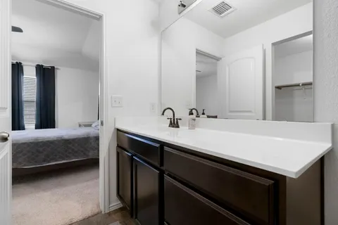 a en suite bathroom with a sink and a mirror