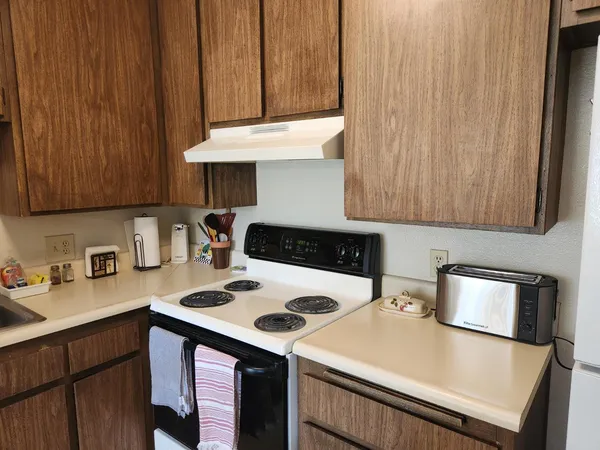 $429,000 | 324 Chestnut Hill Court, Unit 11, Thousand Oaks, CA 91360