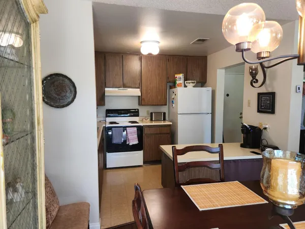 $429,000 | 324 Chestnut Hill Court, Unit 11, Thousand Oaks, CA 91360