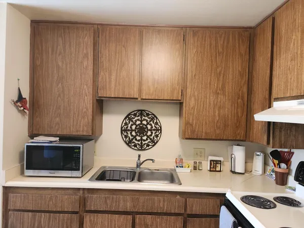 $429,000 | 324 Chestnut Hill Court, Unit 11, Thousand Oaks, CA 91360