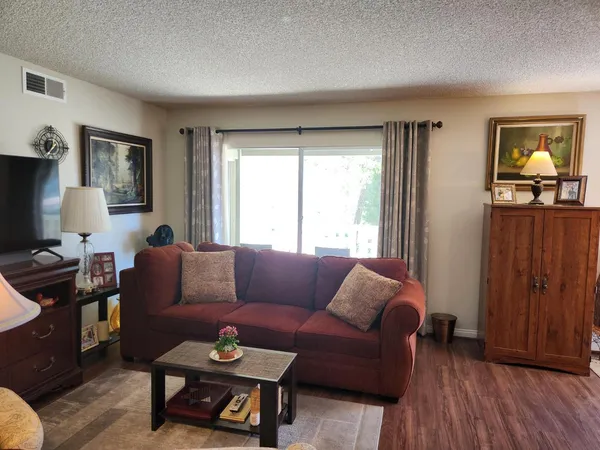 $429,000 | 324 Chestnut Hill Court, Unit 11, Thousand Oaks, CA 91360
